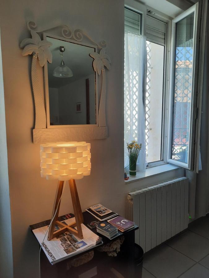 Agreable Appartement T2 Proche Centre Ним Экстерьер фото
