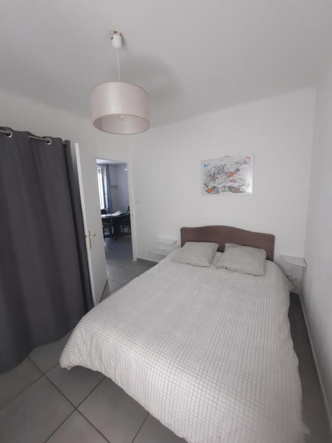 Agreable Appartement T2 Proche Centre Ним Экстерьер фото
